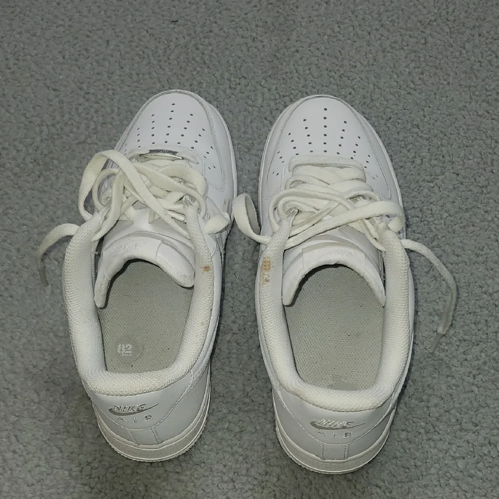 Nike Air Force 1 '07 'Triple White' Women's Size 7.5 DD8959-100 - Picture 6 of 9